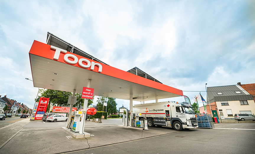 Het overdekte tankstation van Brandstoffen Toon.